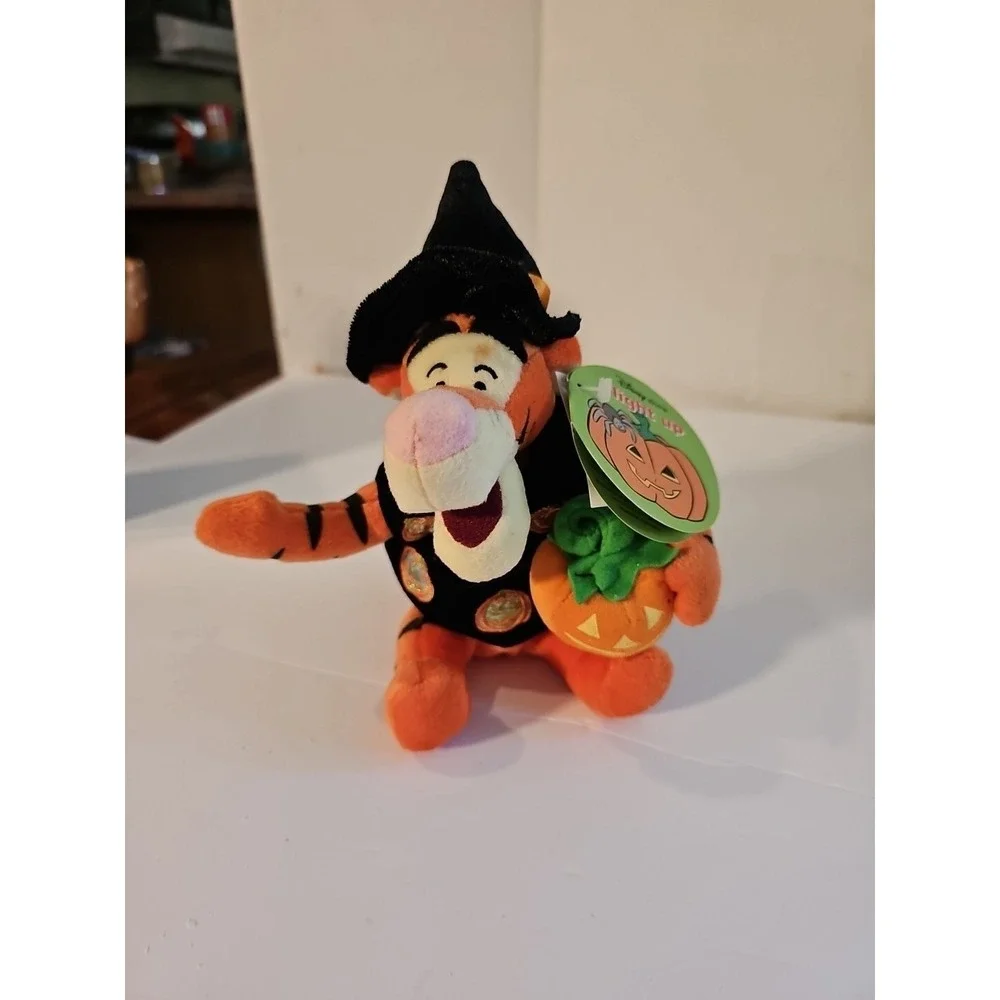 Disney Winnie The Pooh Halloween Light up‎ Witch Tigger Plush Stuffed Needs Batt